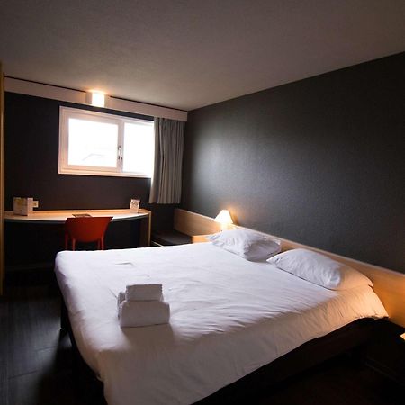 Отель Ibis Rennes Beaulieu Сессон-Севинье Экстерьер фото