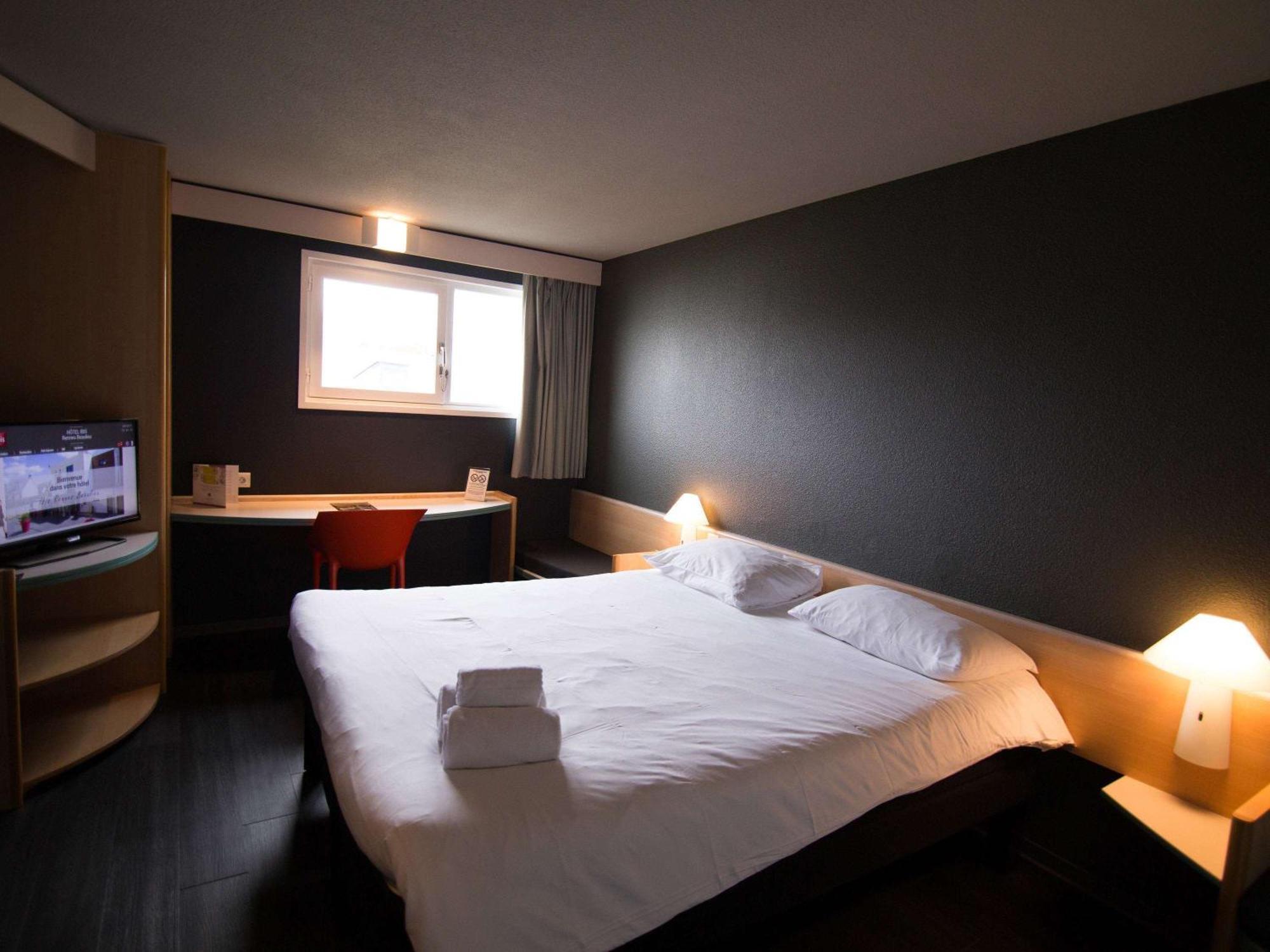 Отель Ibis Rennes Beaulieu Сессон-Севинье Экстерьер фото