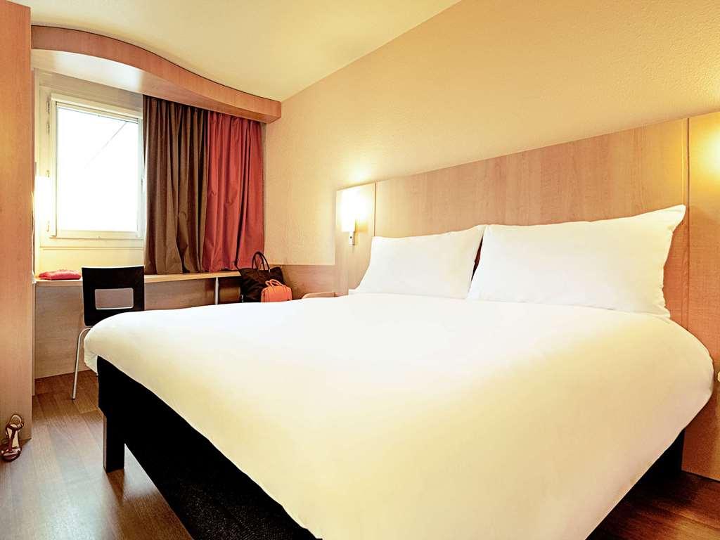 Отель Ibis Rennes Beaulieu Сессон-Севинье Номер фото